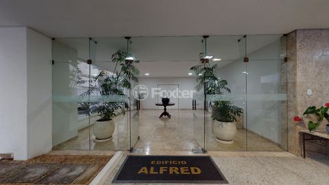 Image 16 - 881718
